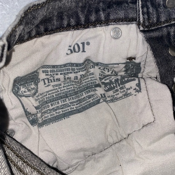 Levis 501 raw hem washed black high rise button jean shorts - Picture 3 of 4